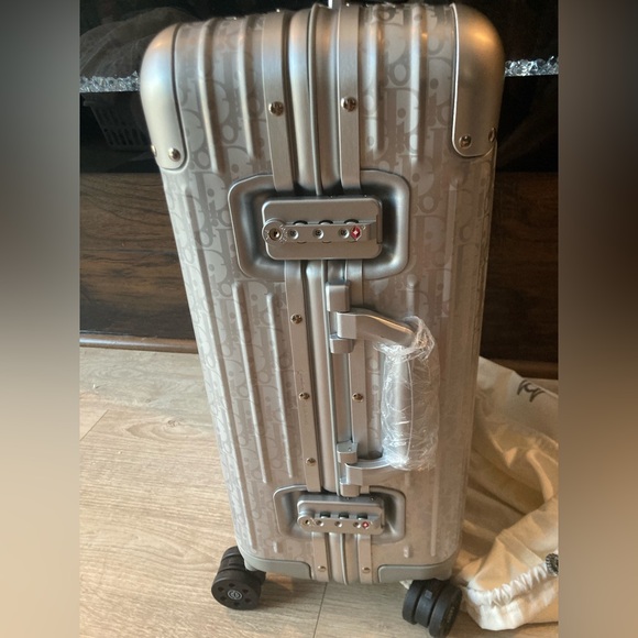 Authentic RIMOWA x DIOR carry on luggage - Picture 7 of 17